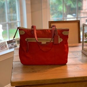 Coach shoulder bag – coral two-tone – F23922